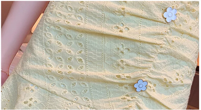 Runway Summer Dress 2021 Vintage Boho Women Embroidered Dress Sexy Mini Beach Lace Dress Ruffle Button Casual Vestidos Elegant
Runway Summer Dress 2021 Vintage Boho Women Embroidered Dress Sexy Mini Beach Lace Dress Ruffle Button Casual Vestidos Elegant