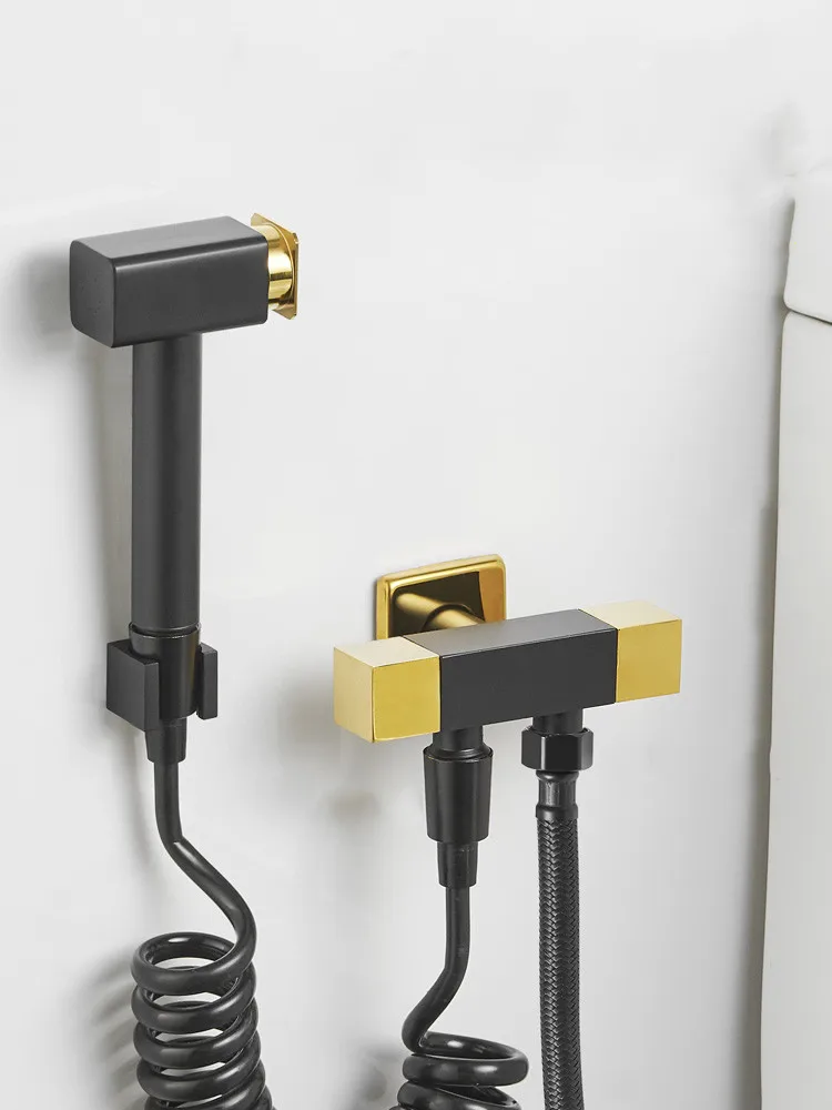 Смеситель для биде, черный Латунный Угловой клапан для холодной воды в туалете, ручная гигиеническая Лейка для душа, для мытья автомобиля, ч...
Смеситель для биде, черный Латунный Угловой клапан для холодной воды в туалете, ручная гигиеническая Лейка для душа, для мытья автомобиля, ч...