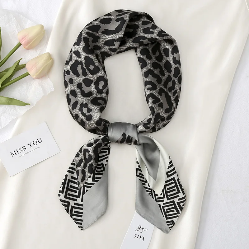 70cm Japanese and Korean Small Square Scarf Silk Scarf Female 2021 New Leopard Print Satin Scarf Professional Shawl
70cm Japanese and Korean Small Square Scarf Silk Scarf Female 2021 New Leopard Print Satin Scarf Professional Shawl