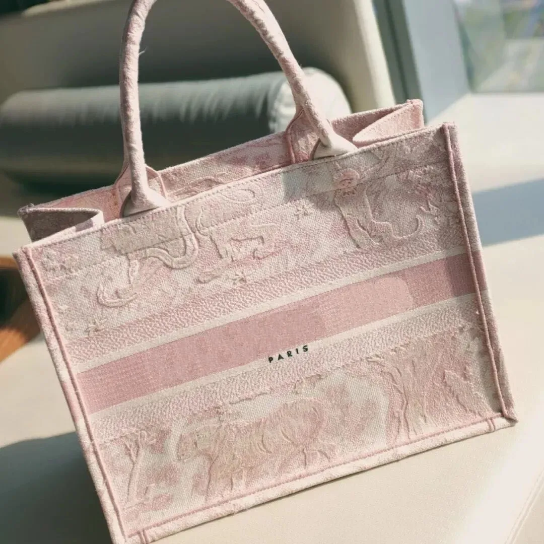 New All-Match Commuter Presbyopia Shopping Embroidered Mommy Large Capacity Tote Fashion Trend Bag
New All-Match Commuter Presbyopia Shopping Embroidered Mommy Large Capacity Tote Fashion Trend Bag