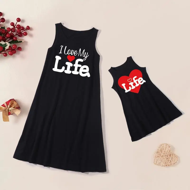 Mom And Daughter Dresses Cute Family Party Parent-child Outfits Fashion Printed Girls Dress Mother Daughter Clothing
Mom And Daughter Dresses Cute Family Party Parent-child Outfits Fashion Printed Girls Dress Mother Daughter Clothing
