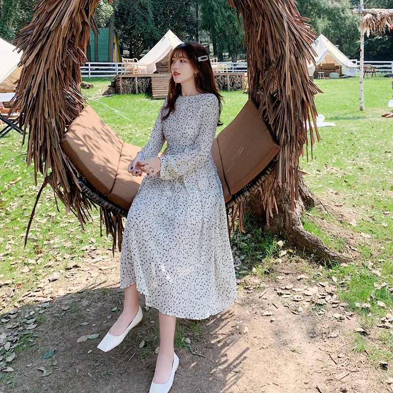 actual shooting of 2021 autumn new Korean women's broken flower Long Sleeve Chiffon medium and long waist closing dress 
actual shooting of 2021 autumn new Korean women's broken flower Long Sleeve Chiffon medium and long waist closing dress