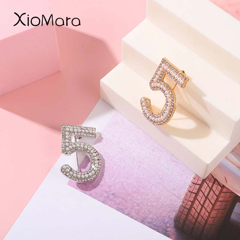 New Number Brooches Jewelry Letter 5 Full Crystal Rhinestone cc Brooch Pins For Women Jewelry Accessories Party Gift
New Number Brooches Jewelry Letter 5 Full Crystal Rhinestone cc Brooch Pins For Women Jewelry Accessories Party Gift