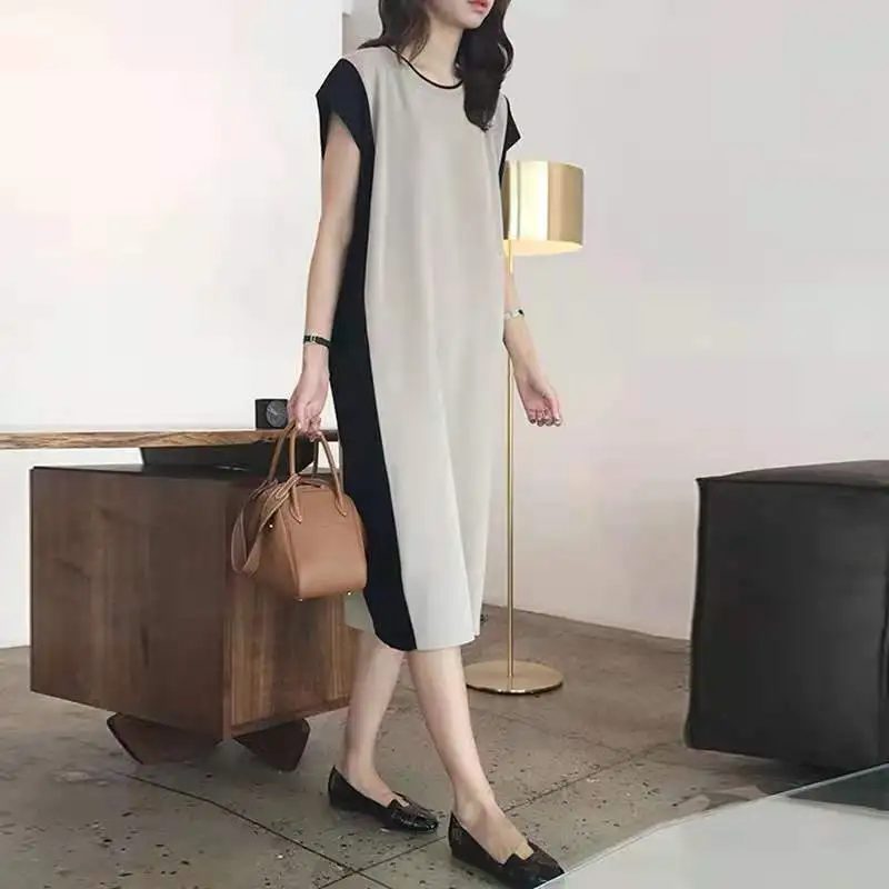 2021 summer NEW Dress female new waist slimming embroidered o-neck A-line dress Simplicity modern style temperament light
2021 summer NEW Dress female new waist slimming embroidered o-neck A-line dress Simplicity modern style temperament light