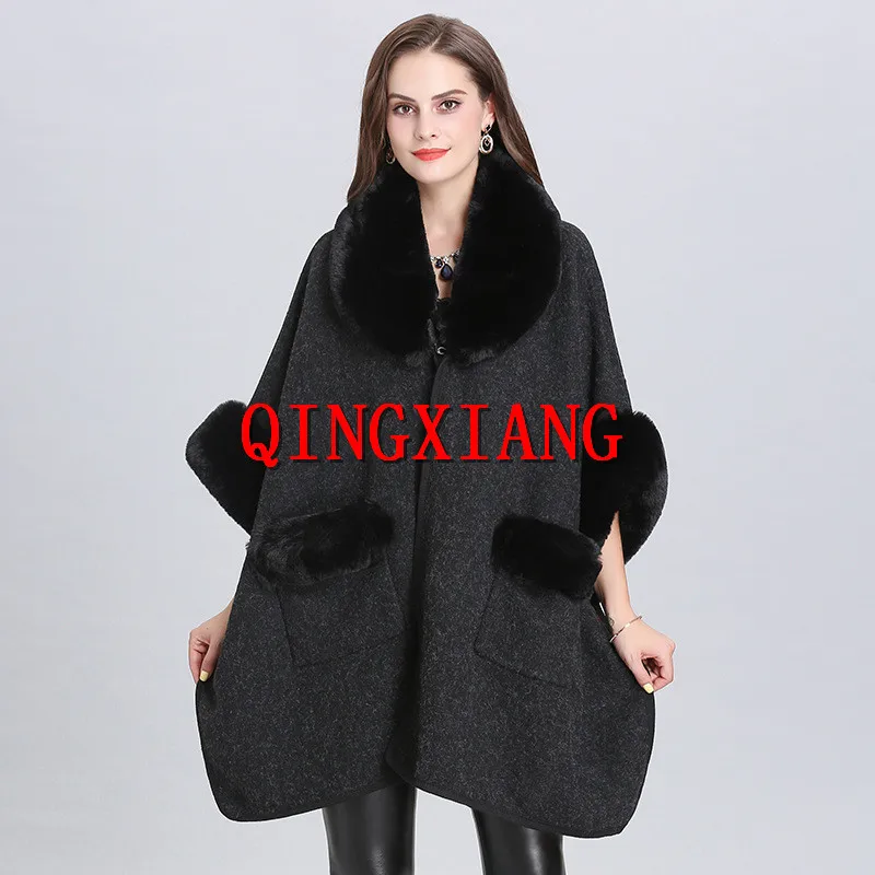 7 Colors 2021 Women Winter Thick Loose Poncho With Pocket Big Pendulum Capes Turn-down Faux Fox Fur Collar Cloak Black Long Coat
7 Colors 2021 Women Winter Thick Loose Poncho With Pocket Big Pendulum Capes Turn-down Faux Fox Fur Collar Cloak Black Long Coat