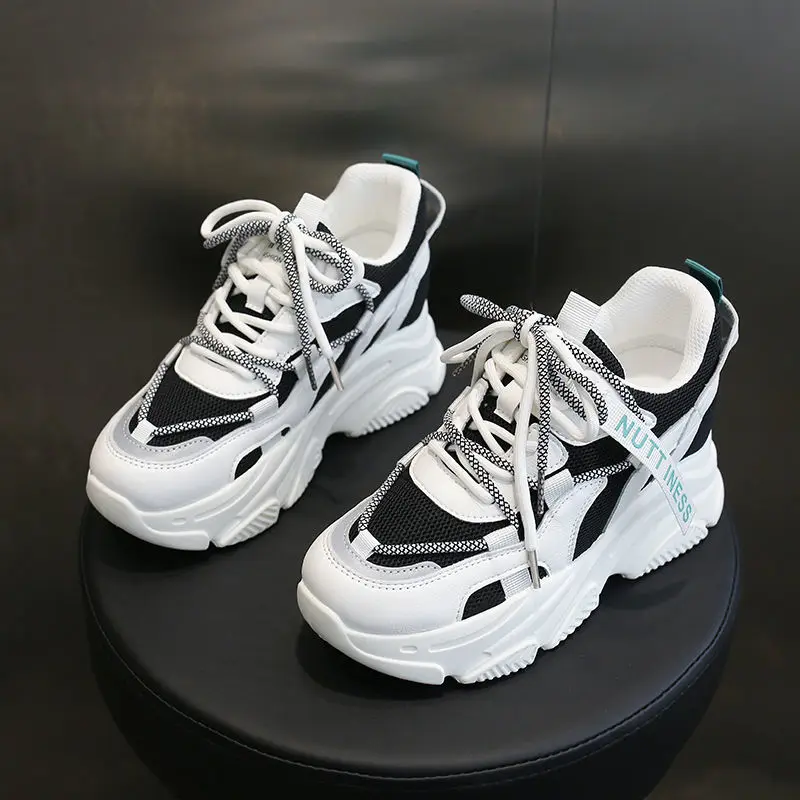 Comfortable Sports Shoes for Women PU Leather Patchwork Platform Sneaker White Black Breathable Casual Shoes New Design 2021
Comfortable Sports Shoes for Women PU Leather Patchwork Platform Sneaker White Black Breathable Casual Shoes New Design 2021
