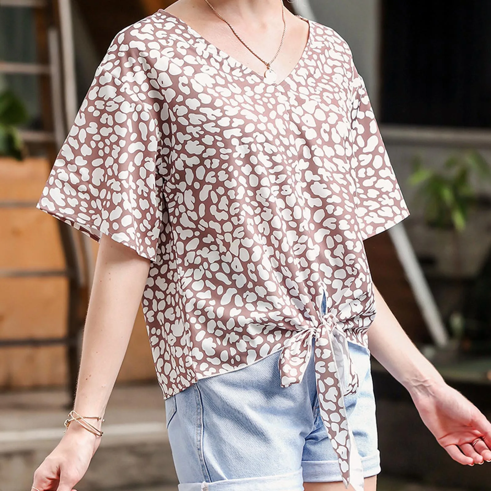 Womens Tops Short Sleeve Summertime Fashion Print V-neck Short Sleeve T-shirt Tie a Knot Top 2021 E1
Womens Tops Short Sleeve Summertime Fashion Print V-neck Short Sleeve T-shirt Tie a Knot Top 2021 E1