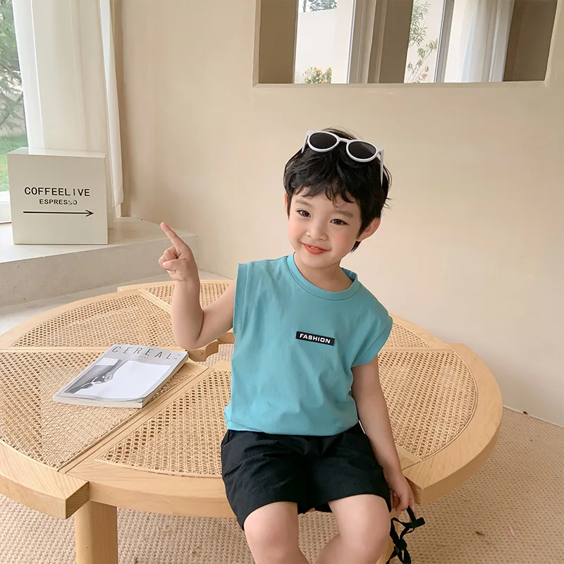 Summer Boys' round neck casual sleeveless T-shirt 4 colors children letter label inside thin Tees
Summer Boys' round neck casual sleeveless T-shirt 4 colors children letter label inside thin Tees