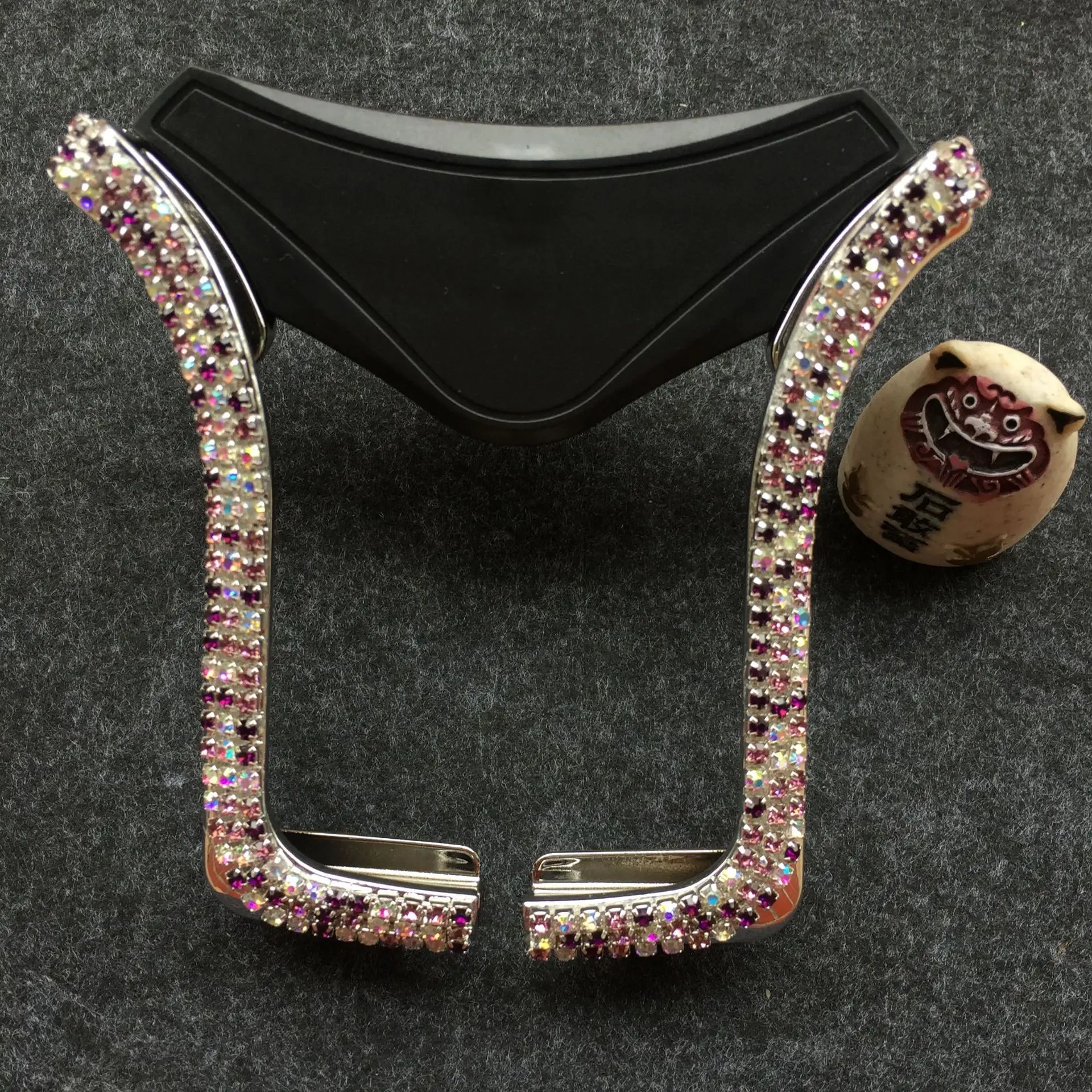 Car outlet U-shaped mobile phone bracket car telescopic buckle mobile phone bracket lazy mobile phone navigation stand
Car outlet U-shaped mobile phone bracket car telescopic buckle mobile phone bracket lazy mobile phone navigation stand