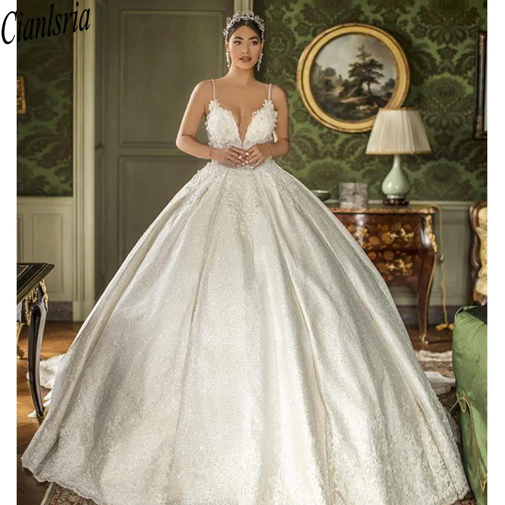 2021 Vestidos Vintage Lace Ball Gown Wedding Dresses Spaghetti Straps Appliqued Backless Court Train Custom Made Bridal Gowns
2021 Vestidos Vintage Lace Ball Gown Wedding Dresses Spaghetti Straps Appliqued Backless Court Train Custom Made Bridal Gowns
