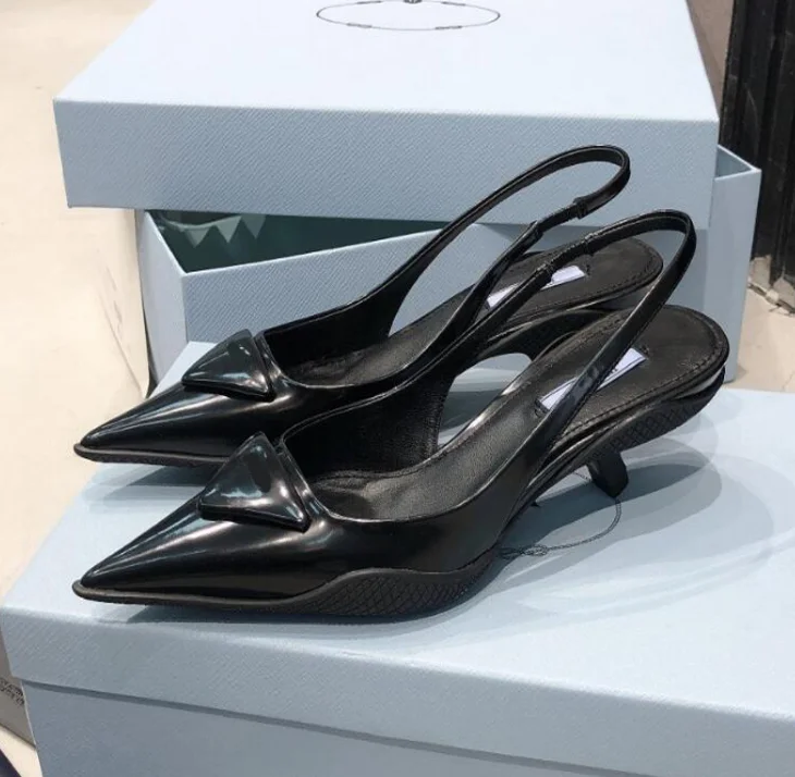 Triangular mark pointed toe kitten heel sandals women 2021 new European and American catwalk French style small heel shoes 
Triangular mark pointed toe kitten heel sandals women 2021 new European and American catwalk French style small heel shoes