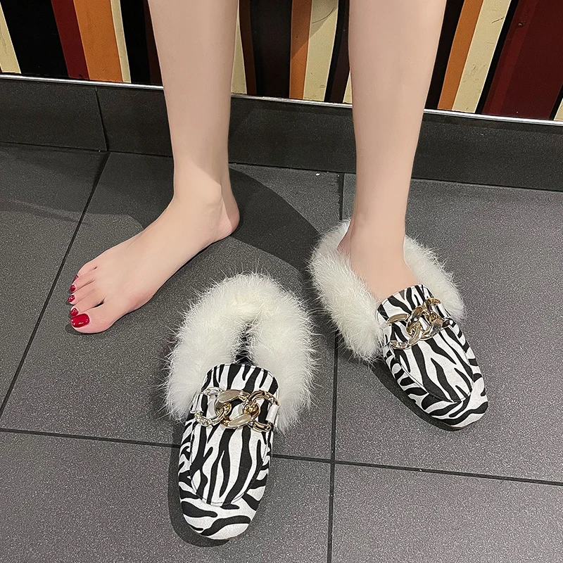Warm Fluffy Slippers Women Metal Chain Faux Fur Indoor Floor Slides Flat Soft Furry Shoes Ladies Female Celebrities Flip Flops
Warm Fluffy Slippers Women Metal Chain Faux Fur Indoor Floor Slides Flat Soft Furry Shoes Ladies Female Celebrities Flip Flops