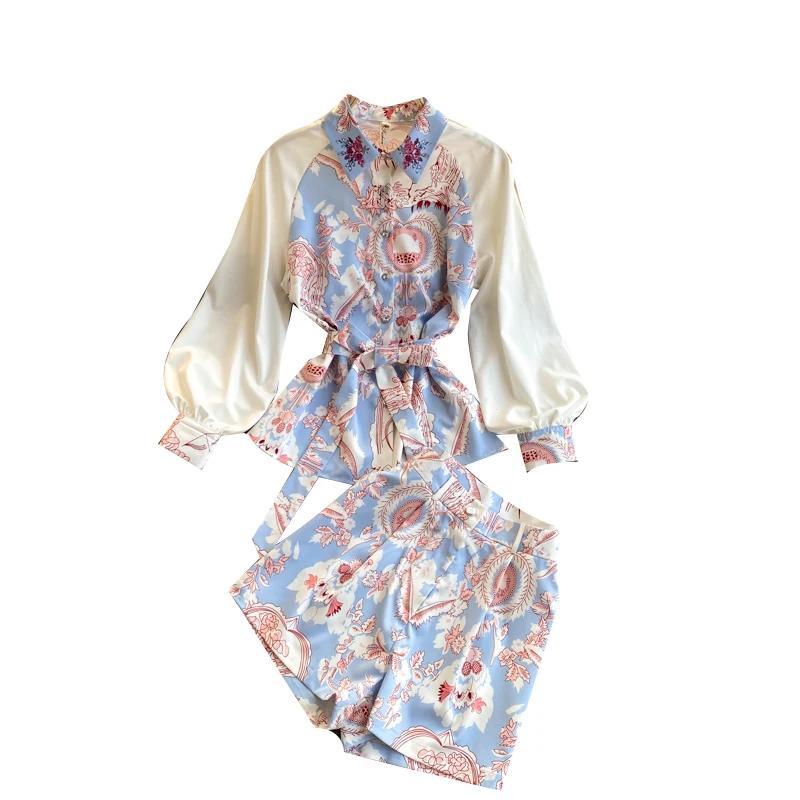 Women Spring Retro Print Blue Suits Turndown-Collar Puff Sleeve Button Lace Up Tops+Wide Leg Short Pants Two Piece Set 
Women Spring Retro Print Blue Suits Turndown-Collar Puff Sleeve Button Lace Up Tops+Wide Leg Short Pants Two Piece Set