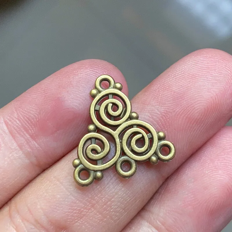 30pcs Triple Spiral Pendant Trinity Celtics,For Women DIY Handmade Wolf Necklace Findings Jewelry Making Accessories Wholesale
30pcs Triple Spiral Pendant Trinity Celtics,For Women DIY Handmade Wolf Necklace Findings Jewelry Making Accessories Wholesale