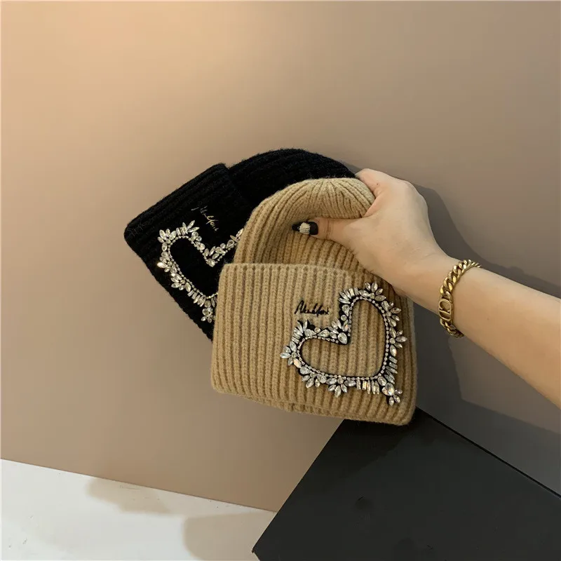 202111-xx winter warm Love heart shape Shiny rhinestones Skullies lady Beanies cap women outdoor leisure hat 
202111-xx winter warm Love heart shape Shiny rhinestones Skullies lady Beanies cap women outdoor leisure hat