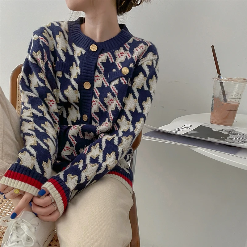 2021 New Vintage Houndstooth Knitted Cardigan Women Kpop Ins Loose O-Neck Single-Breasted All-Match Knitwear Female Chic Sweater
2021 New Vintage Houndstooth Knitted Cardigan Women Kpop Ins Loose O-Neck Single-Breasted All-Match Knitwear Female Chic Sweater