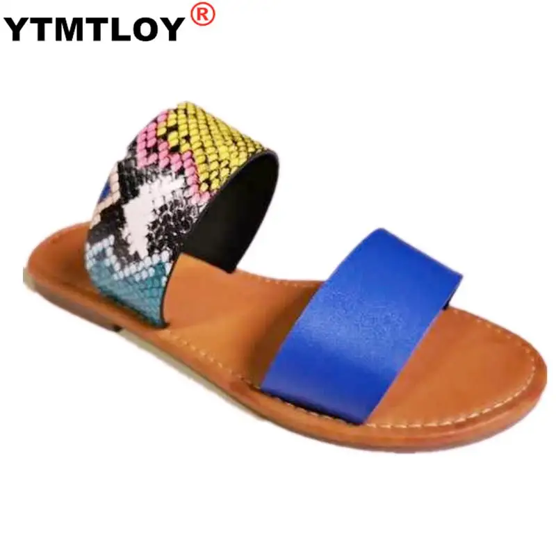 Women 2020 New Summer Flat slippers Fashion wild sexy outdoor female slippers European and American beach slippers Plus Size
Women 2020 New Summer Flat slippers Fashion wild sexy outdoor female slippers European and American beach slippers Plus Size