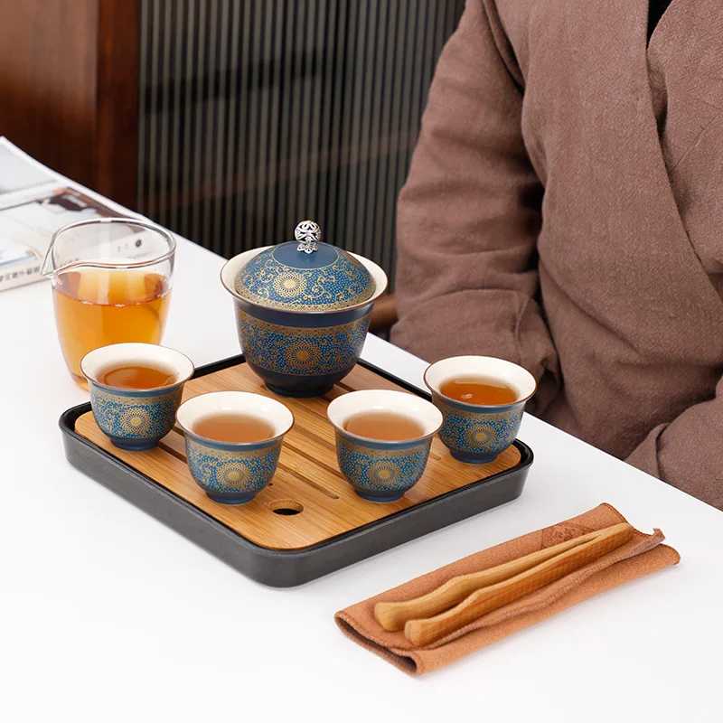 Glaze Ceramic Teaware Flower Painted Golden Crane Pattern Crockery Ceramic Teapot With 6 Cups Portable Travel Tea Set Drinkware
Glaze Ceramic Teaware Flower Painted Golden Crane Pattern Crockery Ceramic Teapot With 6 Cups Portable Travel Tea Set Drinkware