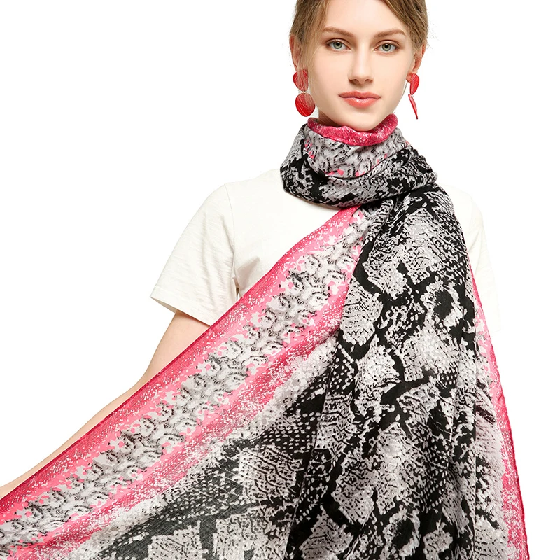 1PC Hot sale Muslim fashion hijab Long new muffler Big pashmina Soft scarf Snake prints shalws Hi-Q lady wraps Islamic bandana
1PC Hot sale Muslim fashion hijab Long new muffler Big pashmina Soft scarf Snake prints shalws Hi-Q lady wraps Islamic bandana