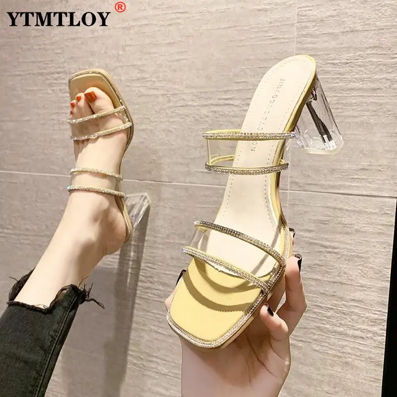 Сандалии женские на квадратном каблуке, мягкие Роскошные Босоножки с открытым носком, ПВХ, мягкая обувь, шикарные Повседневные тапочки
Сандалии женские на квадратном каблуке, мягкие Роскошные Босоножки с открытым носком, ПВХ, мягкая обувь, шикарные Повседневные тапочки