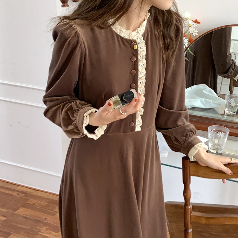 Woman Dress 2021 New Korean Fashion Elegant Retro Round Neck Small Breasted Lace Stitching Long Puff Sleeve Long Velvet Dresses
Woman Dress 2021 New Korean Fashion Elegant Retro Round Neck Small Breasted Lace Stitching Long Puff Sleeve Long Velvet Dresses