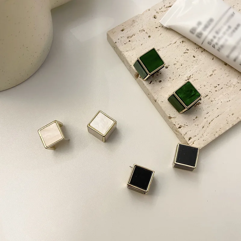 Winter Design Stereoscopic Blockage Earrings for Women Vintage Temperament Korean Earings Studs Wholesale Lots Bulk
Winter Design Stereoscopic Blockage Earrings for Women Vintage Temperament Korean Earings Studs Wholesale Lots Bulk