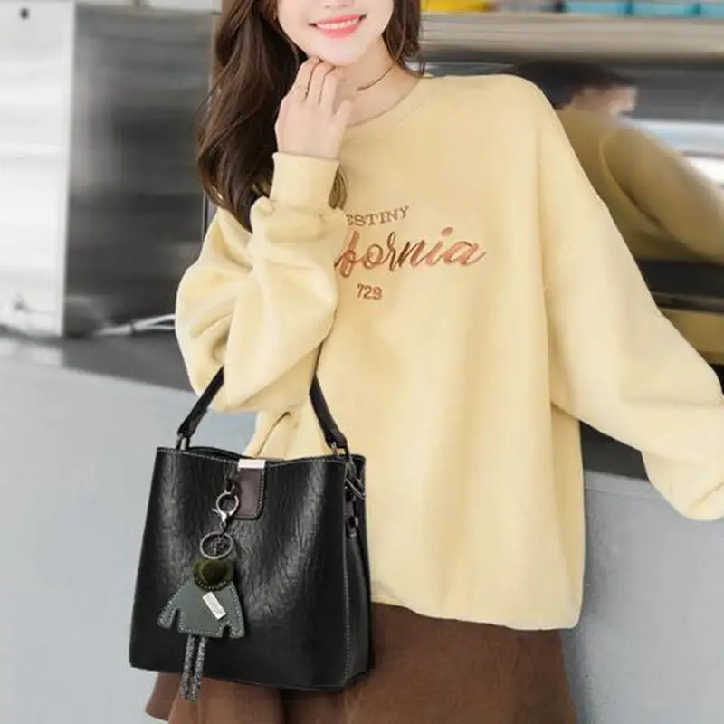 2020 Women Fashion Crocodile Crossbody Bag PU Leather Shoulder Bag Designer Ladies Luxury Bucket Handbag Bags Totes
2020 Women Fashion Crocodile Crossbody Bag PU Leather Shoulder Bag Designer Ladies Luxury Bucket Handbag Bags Totes