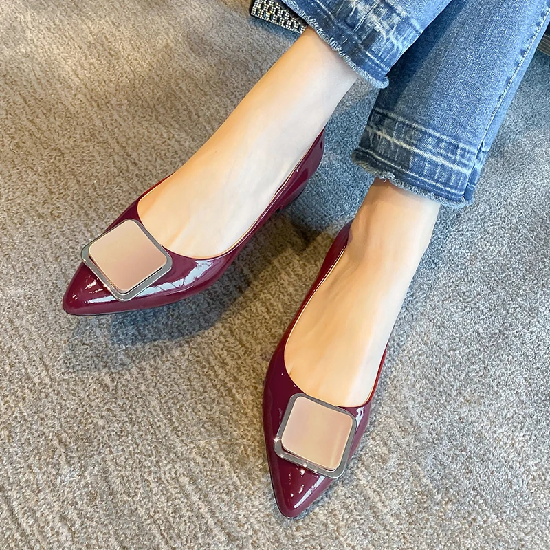 Genuine Leather Wedding Basic Shoes Woman Heels Fashion Women Shoes metal Decoration Sweet Thicklow Heels Pumps Women
Genuine Leather Wedding Basic Shoes Woman Heels Fashion Women Shoes metal Decoration Sweet Thicklow Heels Pumps Women