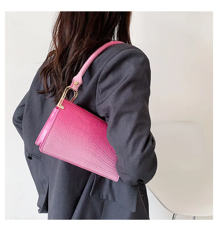 Large Capacity Bag 2021 New Spring And Summer One-shoulder Chain Gradient Portable Female Bag Stone Pattern Small Square Bag 
Large Capacity Bag 2021 New Spring And Summer One-shoulder Chain Gradient Portable Female Bag Stone Pattern Small Square Bag