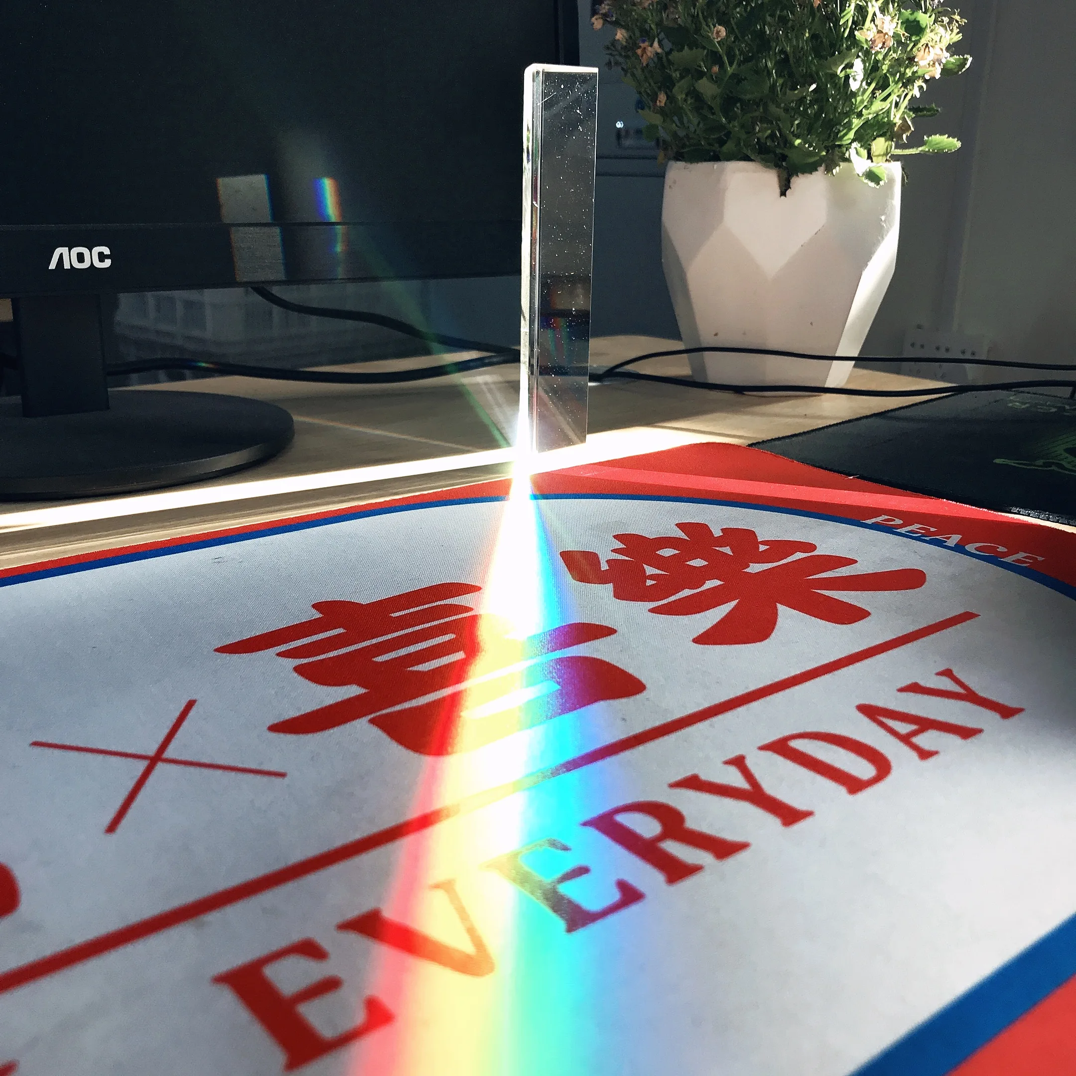 40*40*180mm Triangular Prism To See Rainbow Size Photo Photography Seven-color Sunlight Student Optical Science Experiment
40*40*180mm Triangular Prism To See Rainbow Size Photo Photography Seven-color Sunlight Student Optical Science Experiment