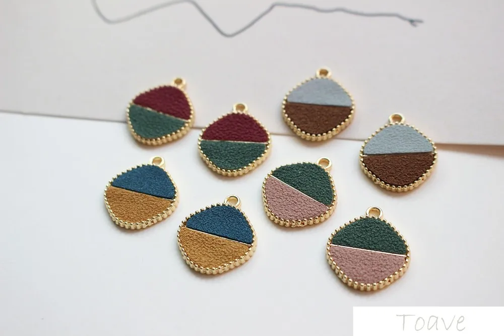 6pcs New Simple Wild Faux Leather Contrast Retro Diamond Pendant Earrings Materials Accessories 
6pcs New Simple Wild Faux Leather Contrast Retro Diamond Pendant Earrings Materials Accessories