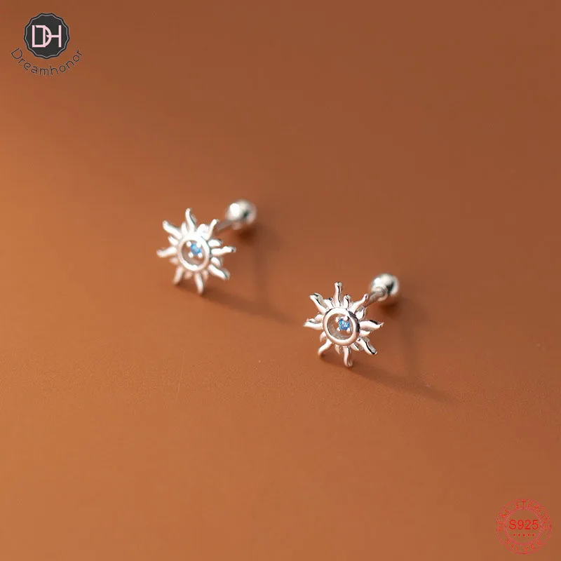 Dreamhonor 925 Sterling Silver Blue Zircon Sunflower Stud Earrings For Women Fine Jewelry SMT182
Dreamhonor 925 Sterling Silver Blue Zircon Sunflower Stud Earrings For Women Fine Jewelry SMT182