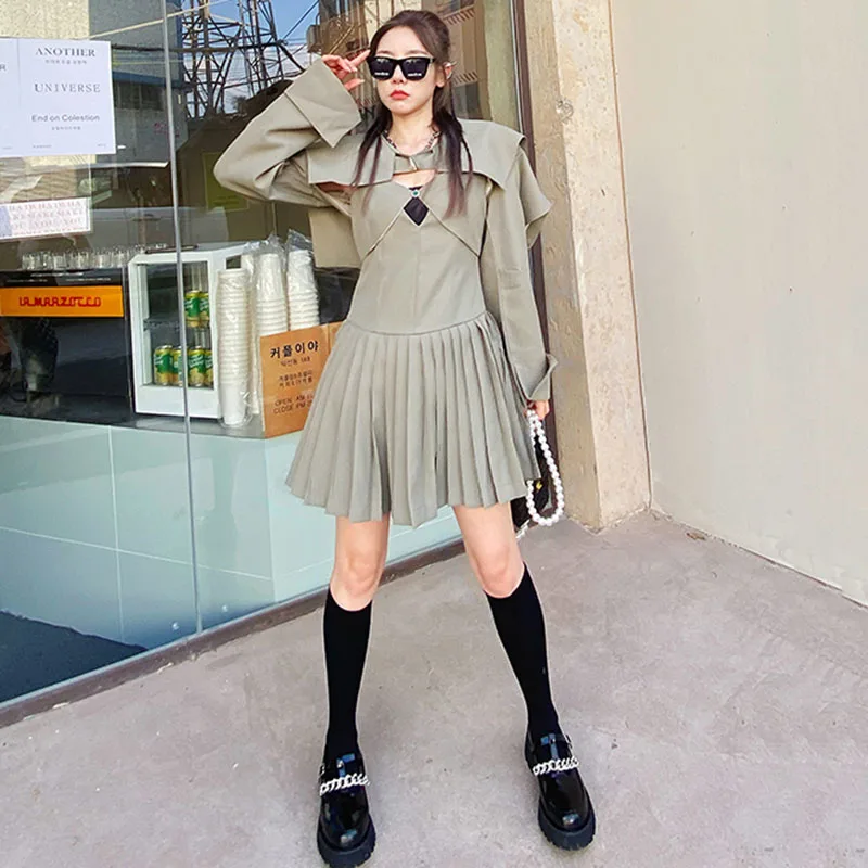 SeeBeautiful Two Pieces Lapel Short Coat Hollow Pleated Stitching A-line Dress Set Women Autumn 2021 New Fashion G189
SeeBeautiful Two Pieces Lapel Short Coat Hollow Pleated Stitching A-line Dress Set Women Autumn 2021 New Fashion G189