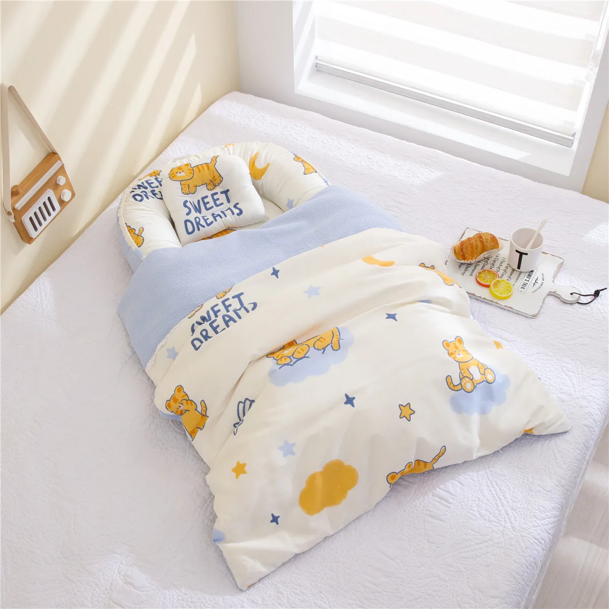 85X50cm Baby Nest Bed Cotton Crib for Boys Girls Nursery Carrycot with Quilt Baby Bedding Set Bassinet Bumper Cuna Para Berco
85X50cm Baby Nest Bed Cotton Crib for Boys Girls Nursery Carrycot with Quilt Baby Bedding Set Bassinet Bumper Cuna Para Berco