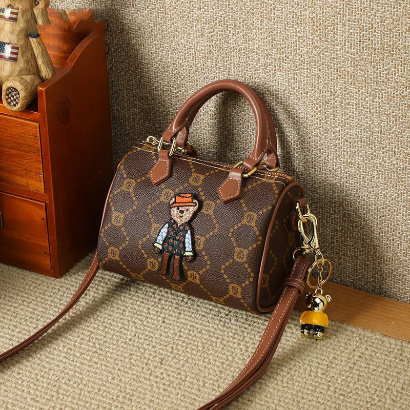 Female wild trend Portable pillow bag Boston Cubs embroidery shoulder bag female messenger bag
Female wild trend Portable pillow bag Boston Cubs embroidery shoulder bag female messenger bag