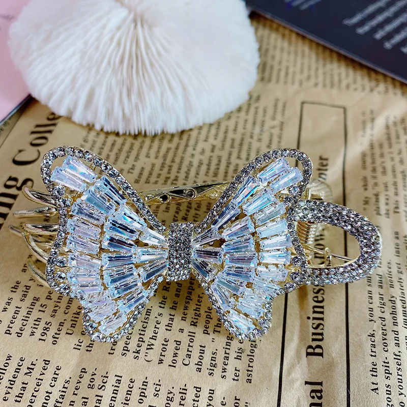 Новинка 2021, модная женская тиара с фианитами в виде головы бабочки и конского хвоста
Новинка 2021, модная женская тиара с фианитами в виде головы бабочки и конского хвоста