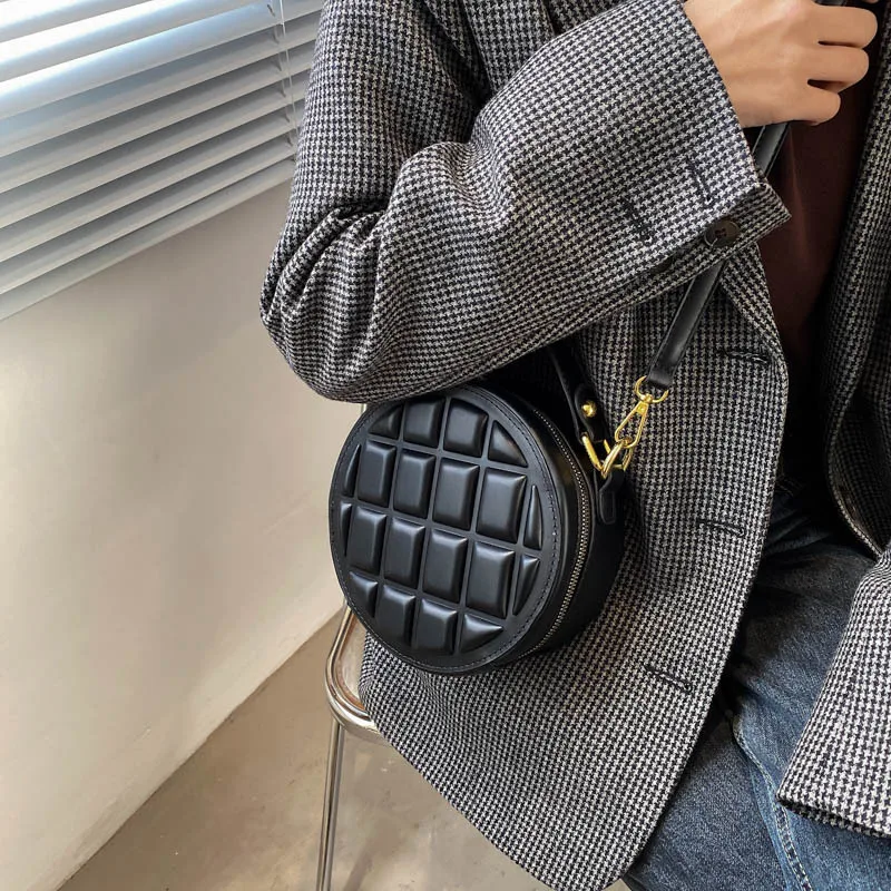 2021 New Trendy Mini Western Style One-shoulder Small Round Bag High-quality Design Messenger Bag Fashion Retro Ladies Small Bag
2021 New Trendy Mini Western Style One-shoulder Small Round Bag High-quality Design Messenger Bag Fashion Retro Ladies Small Bag