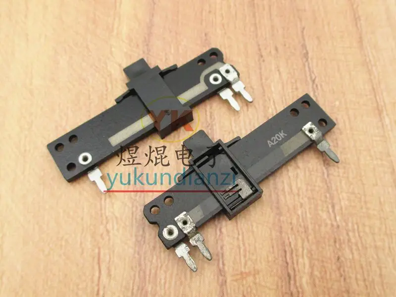 Total length 40MM handle height 4MM 20K A20K in-line mono vertical vertical sliding potentiometer sliding fader
Total length 40MM handle height 4MM 20K A20K in-line mono vertical vertical sliding potentiometer sliding fader