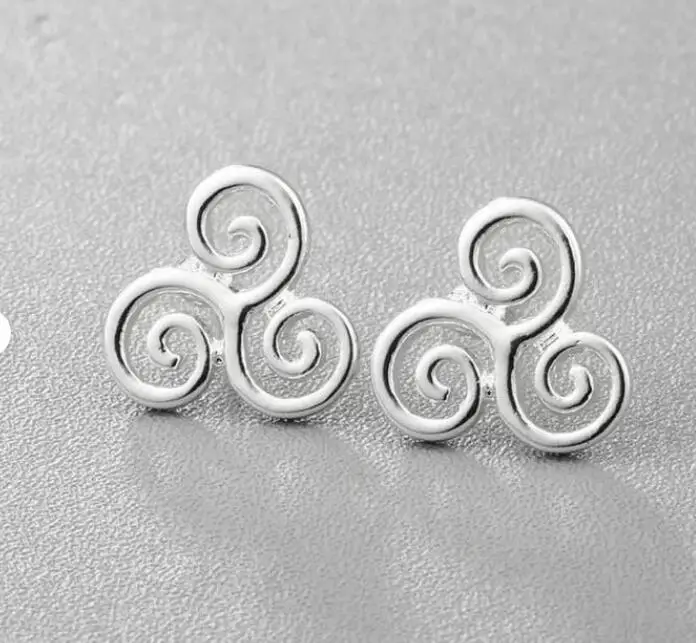 Кельтские серьги-гвоздики triskelion
Кельтские серьги-гвоздики triskelion