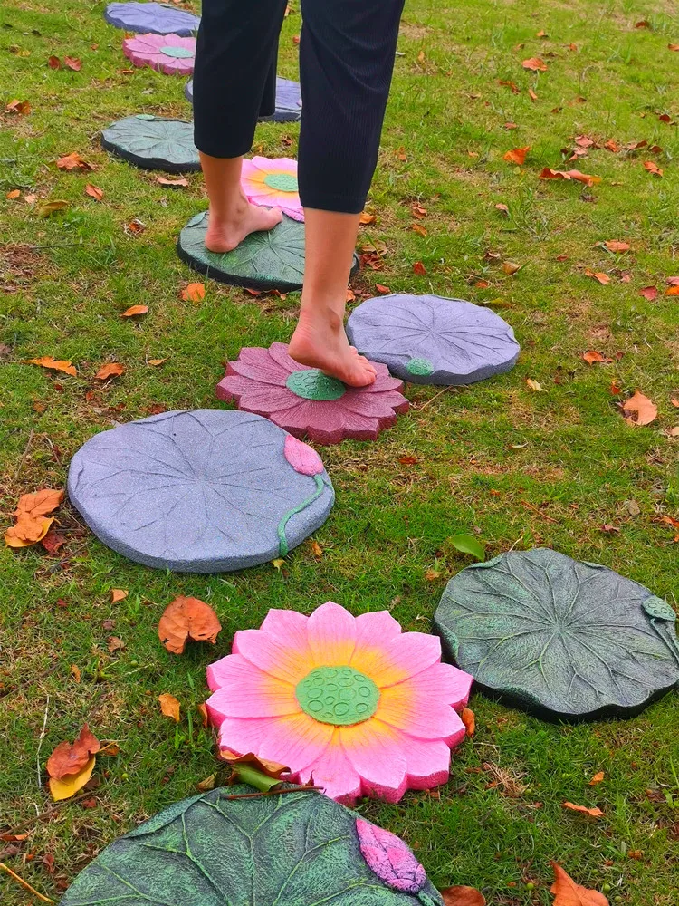 Outdoor garden decoration stepping stone slab lotus leaf ornament garden lawn kindergarten paving stepping stone garage floor
Outdoor garden decoration stepping stone slab lotus leaf ornament garden lawn kindergarten paving stepping stone garage floor
