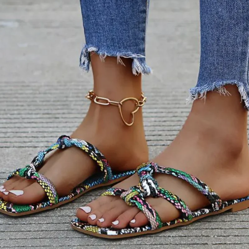 2021 Summer New Women's Slippers Fashion Snake Pattern Casual Flat Slippers Ladies Hollow Woven Sandals Outdoor Beach Slippers
2021 Summer New Women's Slippers Fashion Snake Pattern Casual Flat Slippers Ladies Hollow Woven Sandals Outdoor Beach Slippers
