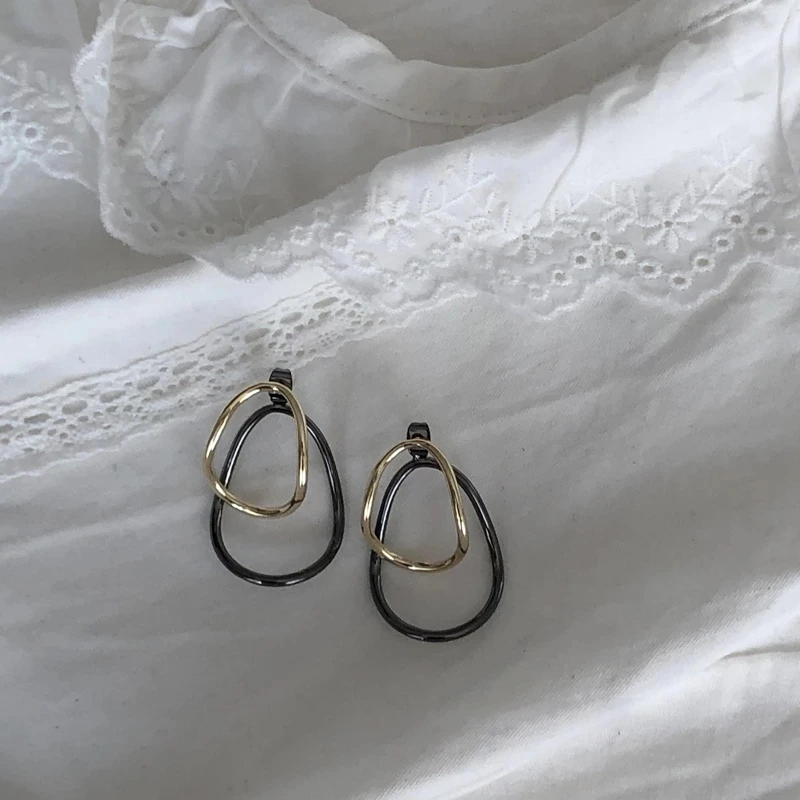 2021 Korean Fashion Simple Double layer Metal Geometric Oval Stud Earrings for Women Girl Minimalist Statement Earrings Jewelry
2021 Korean Fashion Simple Double layer Metal Geometric Oval Stud Earrings for Women Girl Minimalist Statement Earrings Jewelry