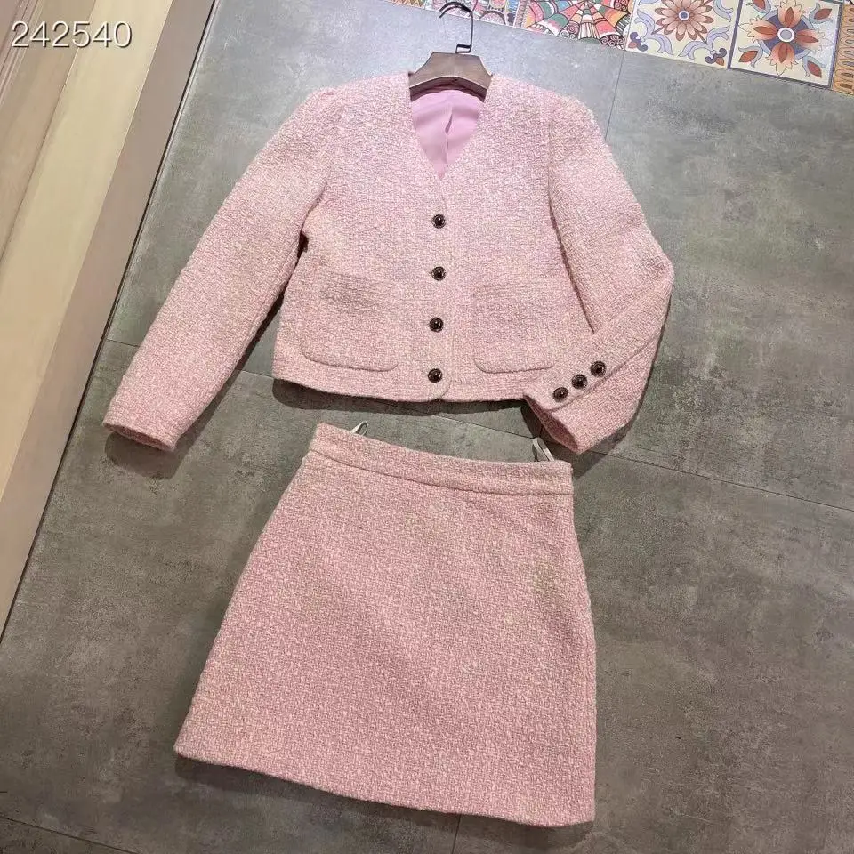 HIGH STREET Newest 2021 Winter Designer Runway Suit Set Women's Single-Breasted V-Neck Blazer + Mini Skirt Pink Suit
HIGH STREET Newest 2021 Winter Designer Runway Suit Set Women's Single-Breasted V-Neck Blazer + Mini Skirt Pink Suit