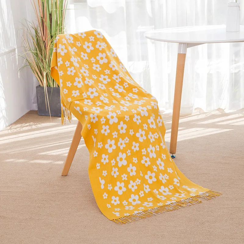 New style Chinese quality silk autumn and winter lady beach Thickened fashion headscarf scarf women Cashmere Flower print shawl 
New style Chinese quality silk autumn and winter lady beach Thickened fashion headscarf scarf women Cashmere Flower print shawl