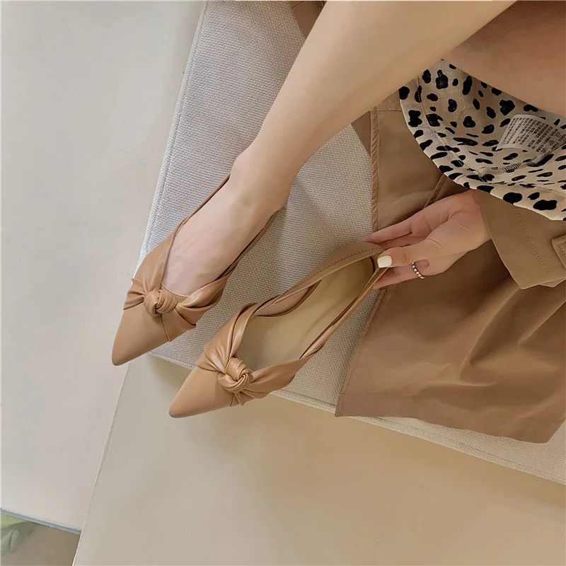 Spring fairy style pointed shallow mouth flat shoes 2021 new Korean version of gentle knot grandma shoes women's single shoes
Spring fairy style pointed shallow mouth flat shoes 2021 new Korean version of gentle knot grandma shoes women's single shoes