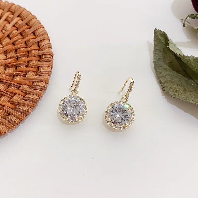 High Quality 14K Real Gold High Sense of Simplicity Stud Earrings for Women Cubic Zircon ZC Earrings
High Quality 14K Real Gold High Sense of Simplicity Stud Earrings for Women Cubic Zircon ZC Earrings