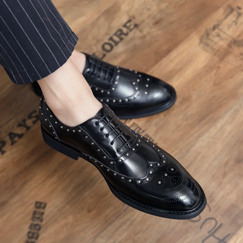 High Quality Office Business Brogue Shoes For Men British Style Oxford Carved Men's Loafers Casual Rivet Leather
High Quality Office Business Brogue Shoes For Men British Style Oxford Carved Men's Loafers Casual Rivet Leather