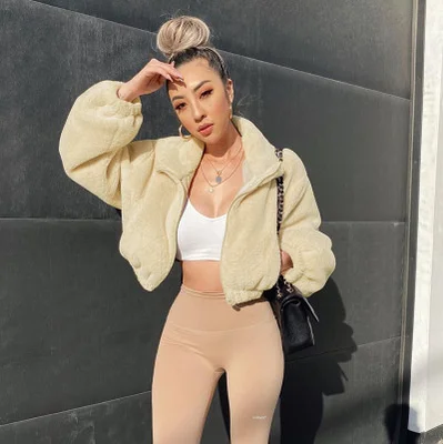 2021Woman's Short Coat Lamb Wool Zipper Cropped Jacket Autumn Winter Ladies Fashion Keep arm Streetwear Outfits Fake Fur Coat
2021Woman's Short Coat Lamb Wool Zipper Cropped Jacket Autumn Winter Ladies Fashion Keep arm Streetwear Outfits Fake Fur Coat