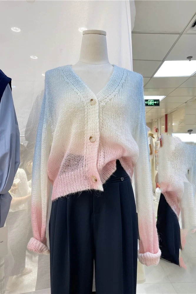 2021 Early Autumn New Elegant V-neck Hollow out Knitted Cardigan Ladies Tie-Dye Gradient Long Sleeve Knitwear For Female
2021 Early Autumn New Elegant V-neck Hollow out Knitted Cardigan Ladies Tie-Dye Gradient Long Sleeve Knitwear For Female