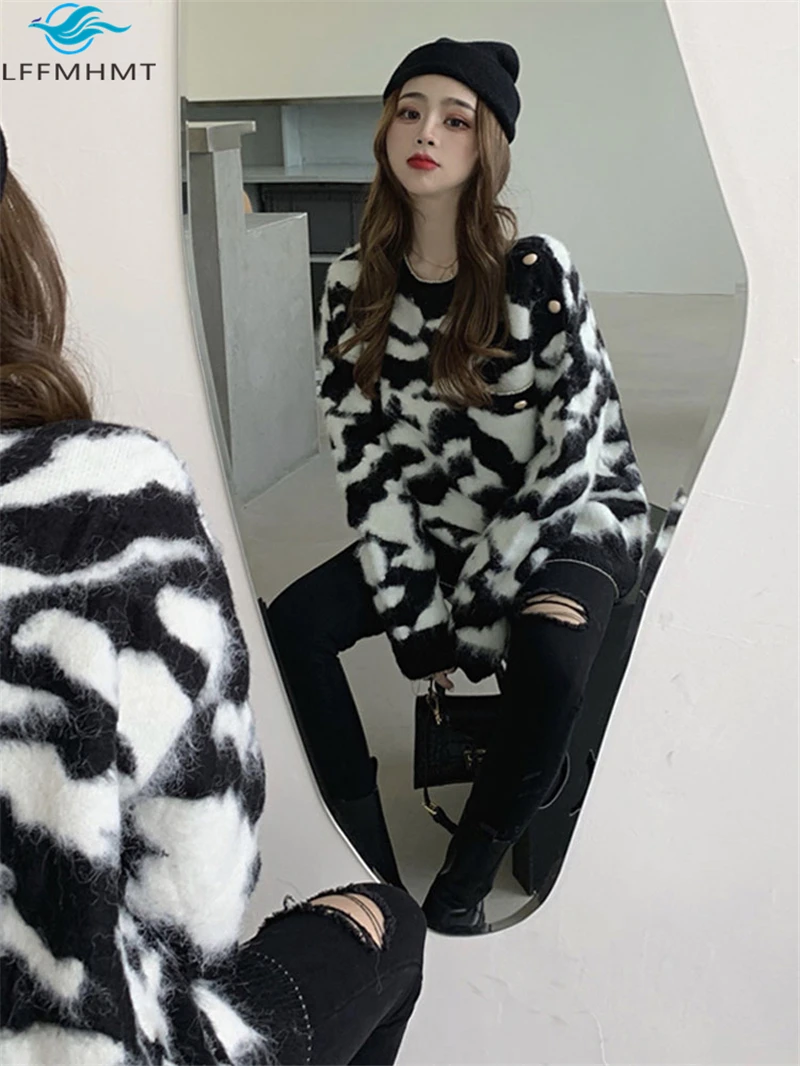 Women Winter Fall Fashion Hairy Black White Contrast Color Pullover Sweater Female Korean Style Loose Casual Round Neck Knitwear
Women Winter Fall Fashion Hairy Black White Contrast Color Pullover Sweater Female Korean Style Loose Casual Round Neck Knitwear